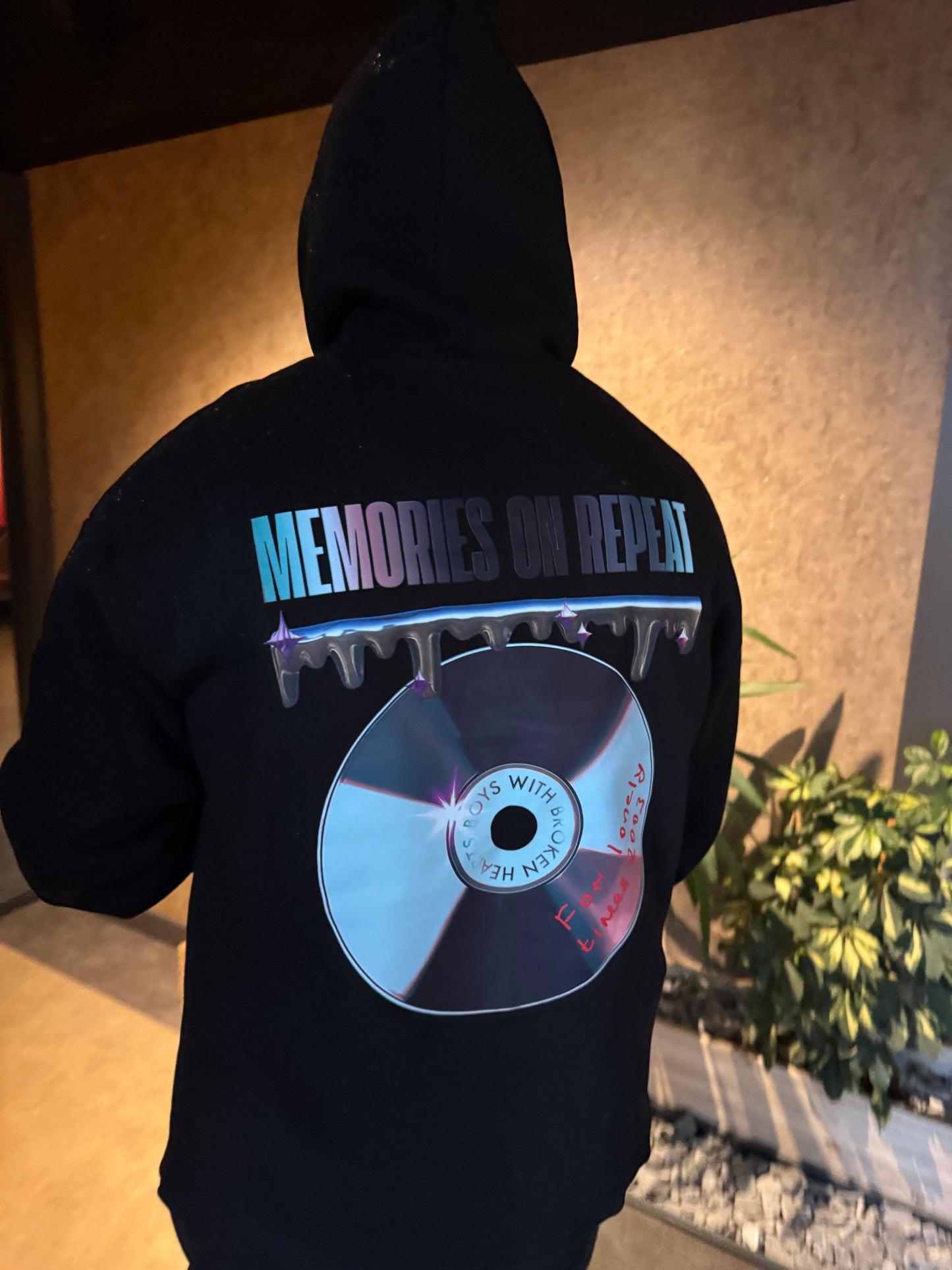 MEMORIES ON REPEAT HOODIE BLACK