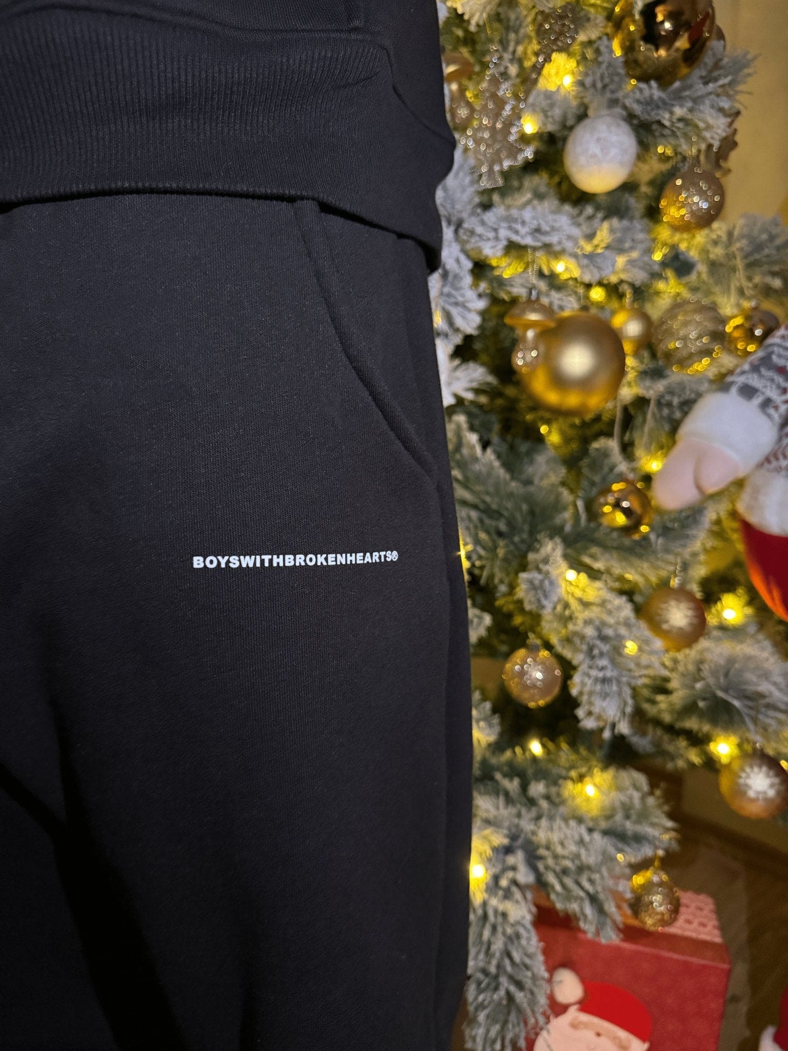 ESSENTIAL SWEATPANTS BLACK - Boys With Broken Hearts