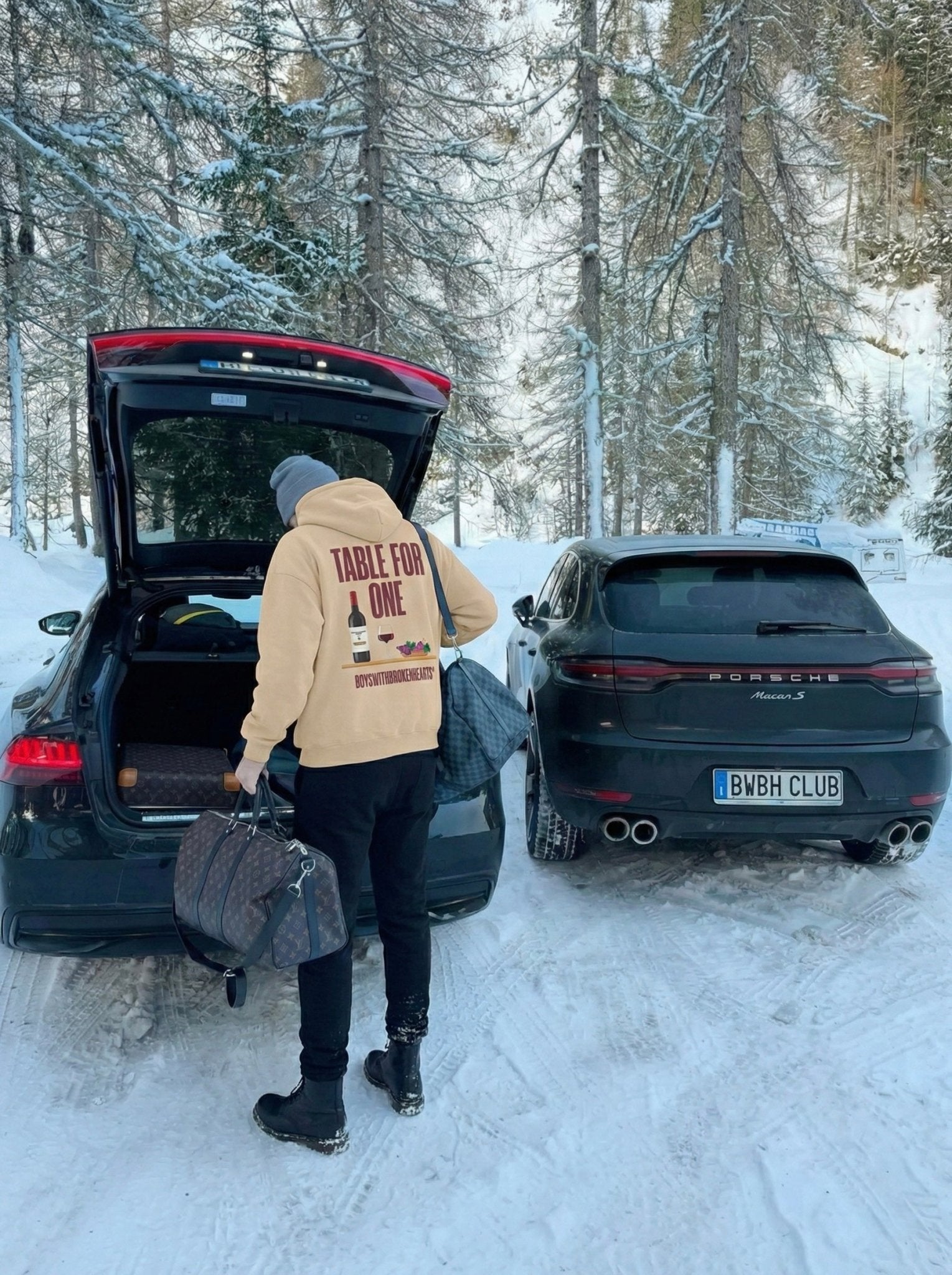 TABLE FOR ONE HOODIE BEIGE - Boys With Broken Hearts